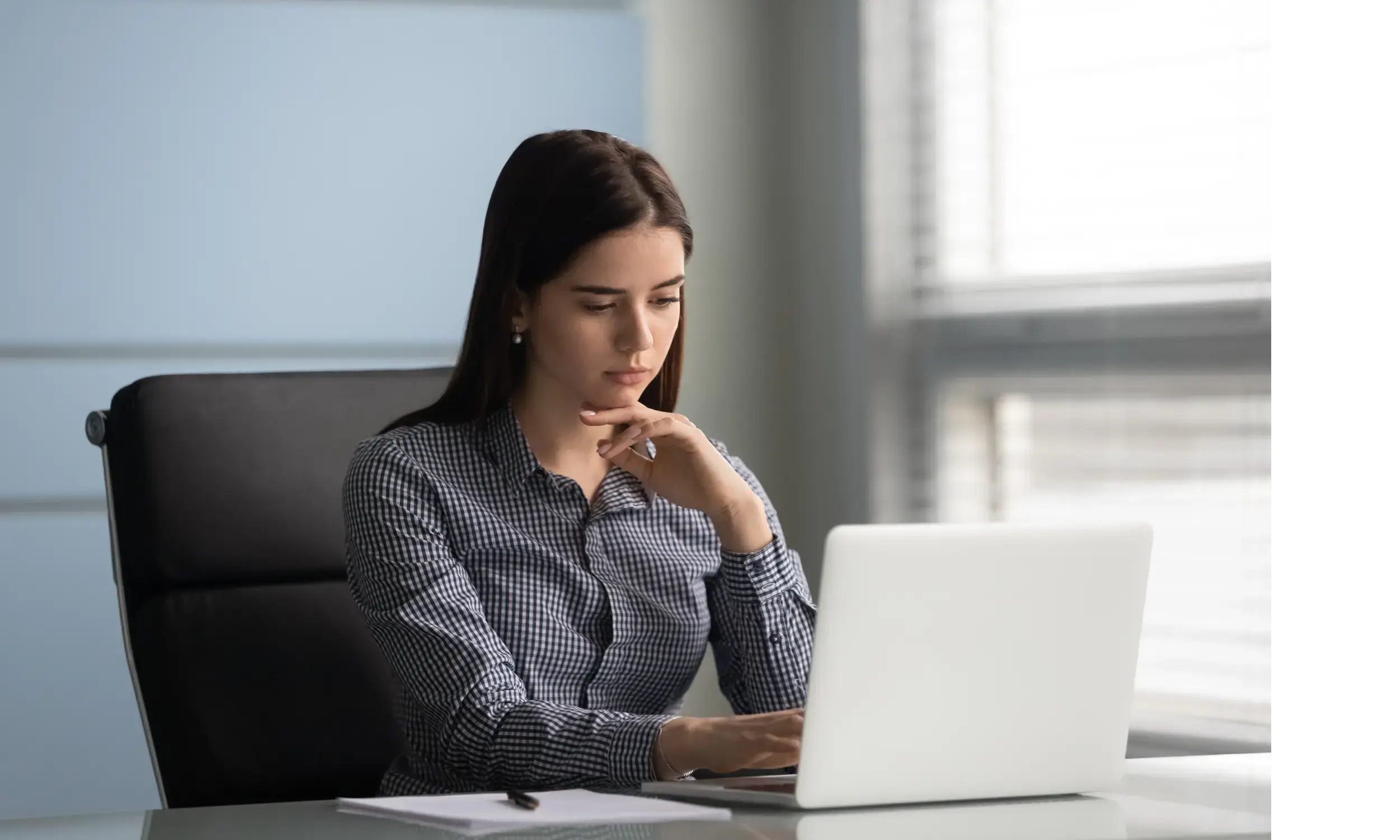 AP professional using invoice data extraction