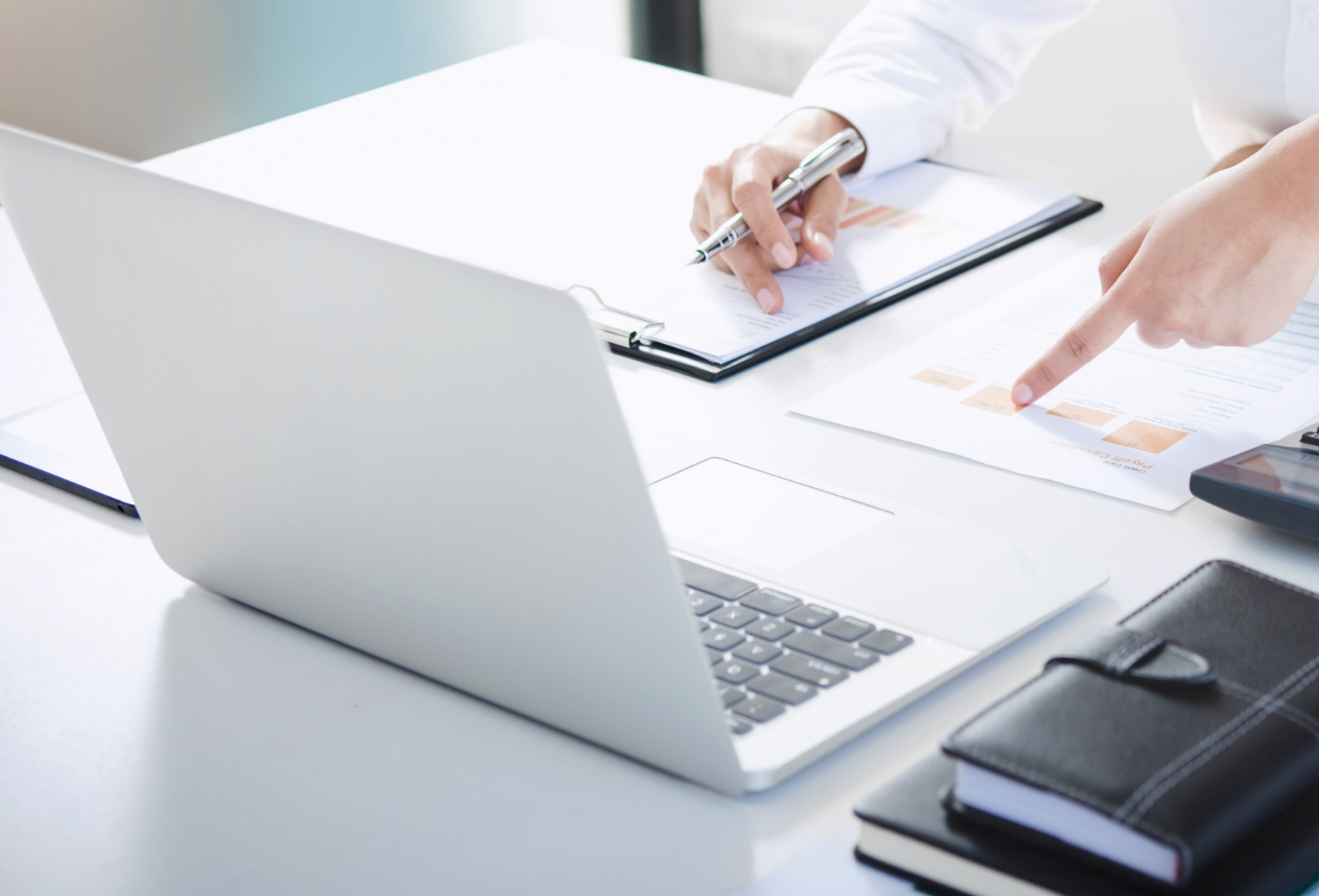 employee using digital procurement software
