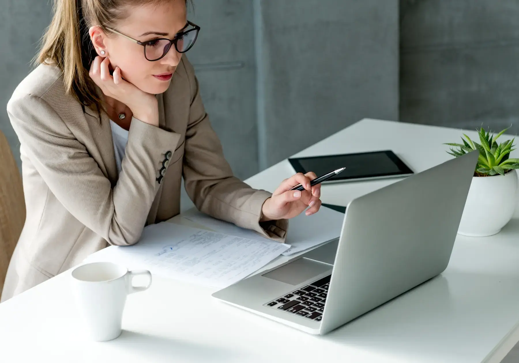 procurement manager using procure to pay software